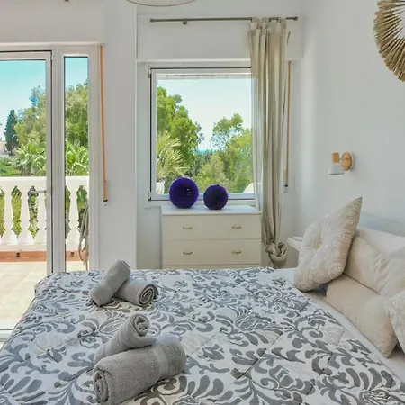 Beautiful, Spacious Townhouse With Lovely Views