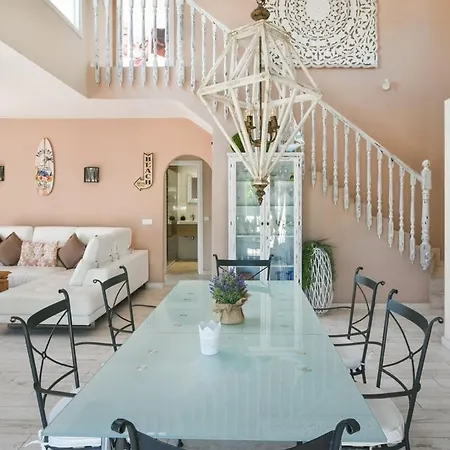 Beautiful, Spacious Townhouse With Lovely Views *