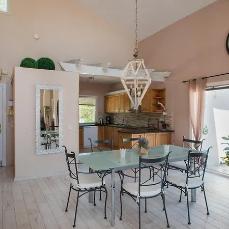 Beautiful, Spacious Townhouse With Lovely Views *