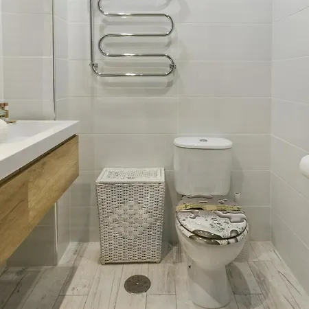Beautiful, Spacious Townhouse With Lovely Views *